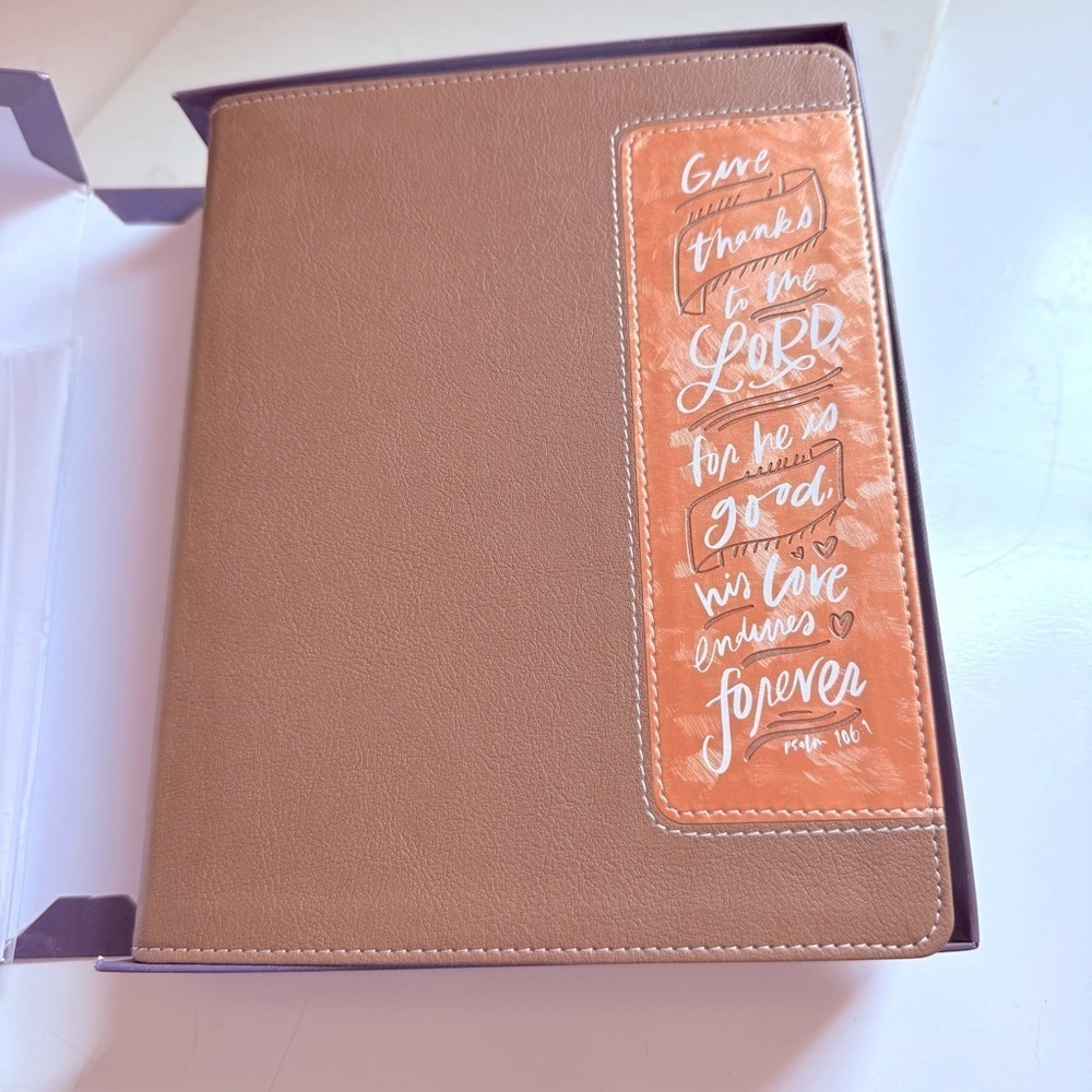 NIB NIV, Beautiful Word Bible, Updated Edition, Tabs, Red Letter, Comfort Print - Picture 8 of 8
